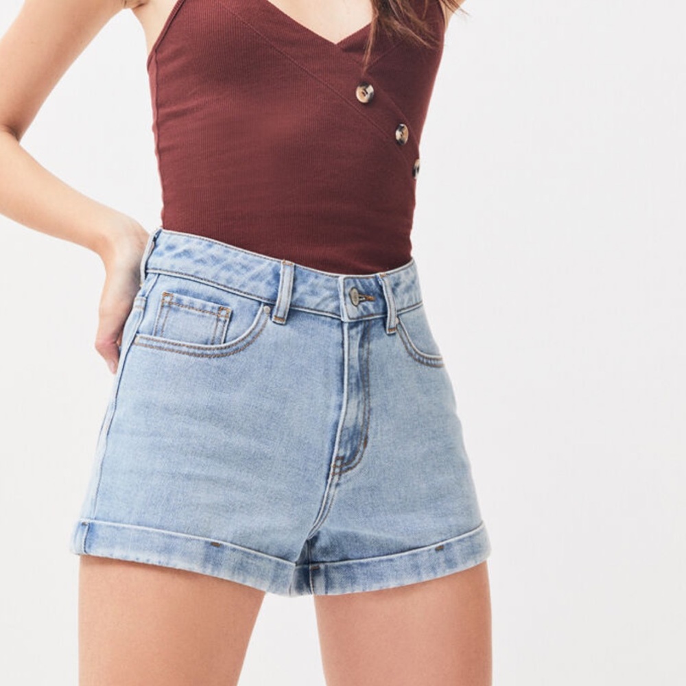 NWOT. Pacsun Amber Blue Denim Mom Shorts.